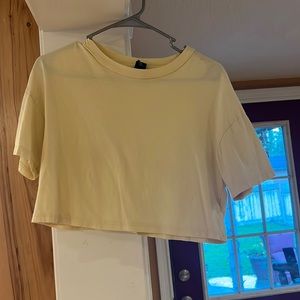 Wild fable pastel yellow cropped tee women’s size small